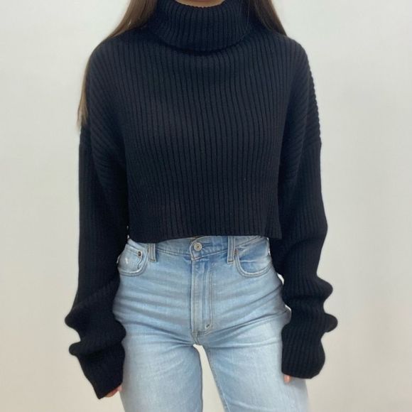 Black Turtleneck Cropped Sweater - Picture 2 of 6